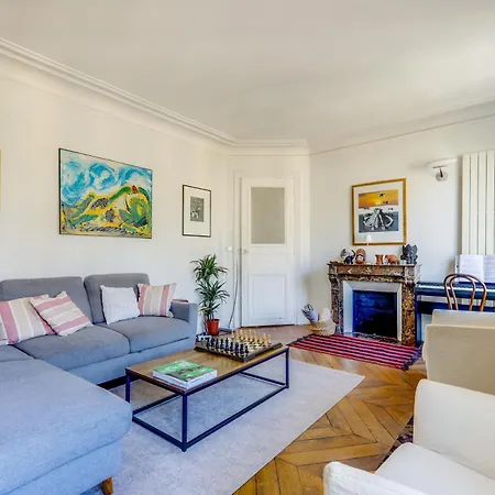 Central Avec Balcon Appartamento